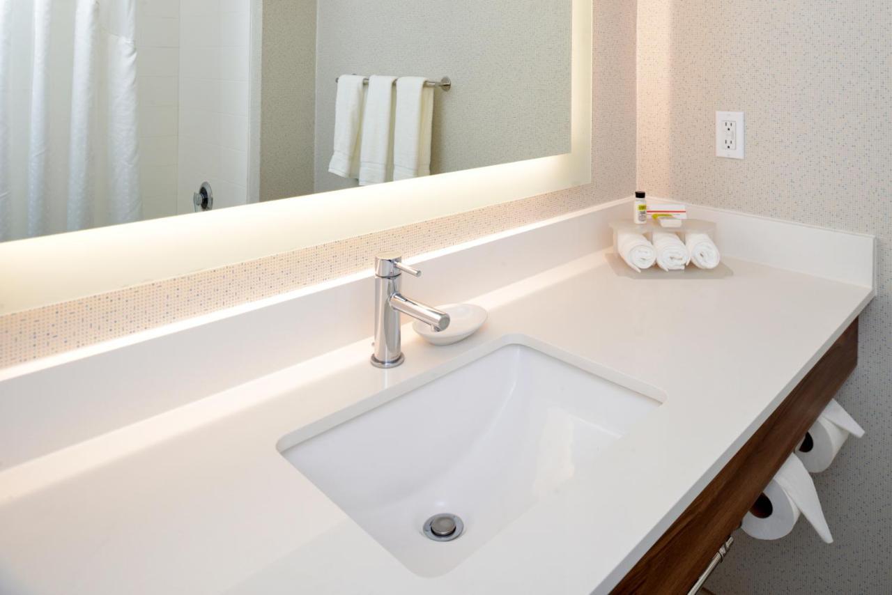 Queen Room Two Queen Beds Accessible Roll Shower,1435439110:JPEG